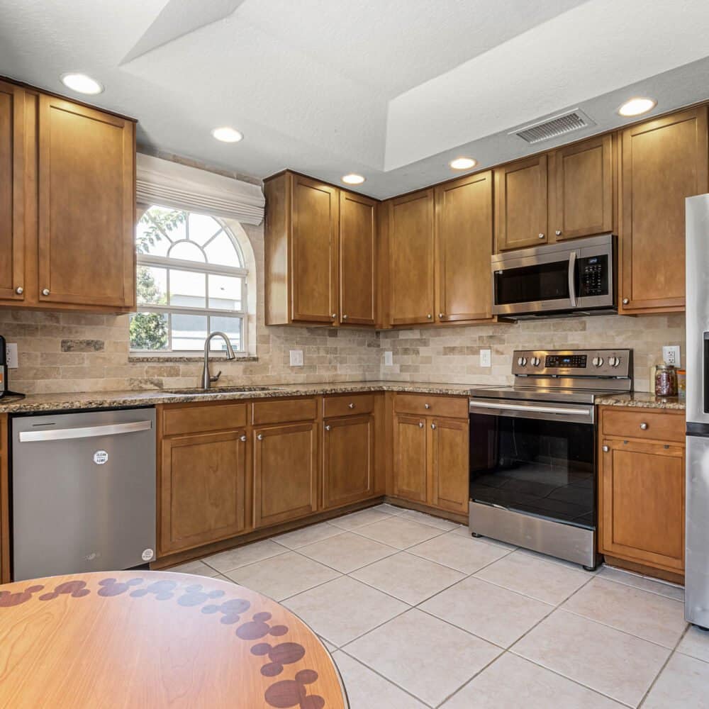 9555-pecky-cypress-way-orlando-fl-32836-08-scaled-1000x1000