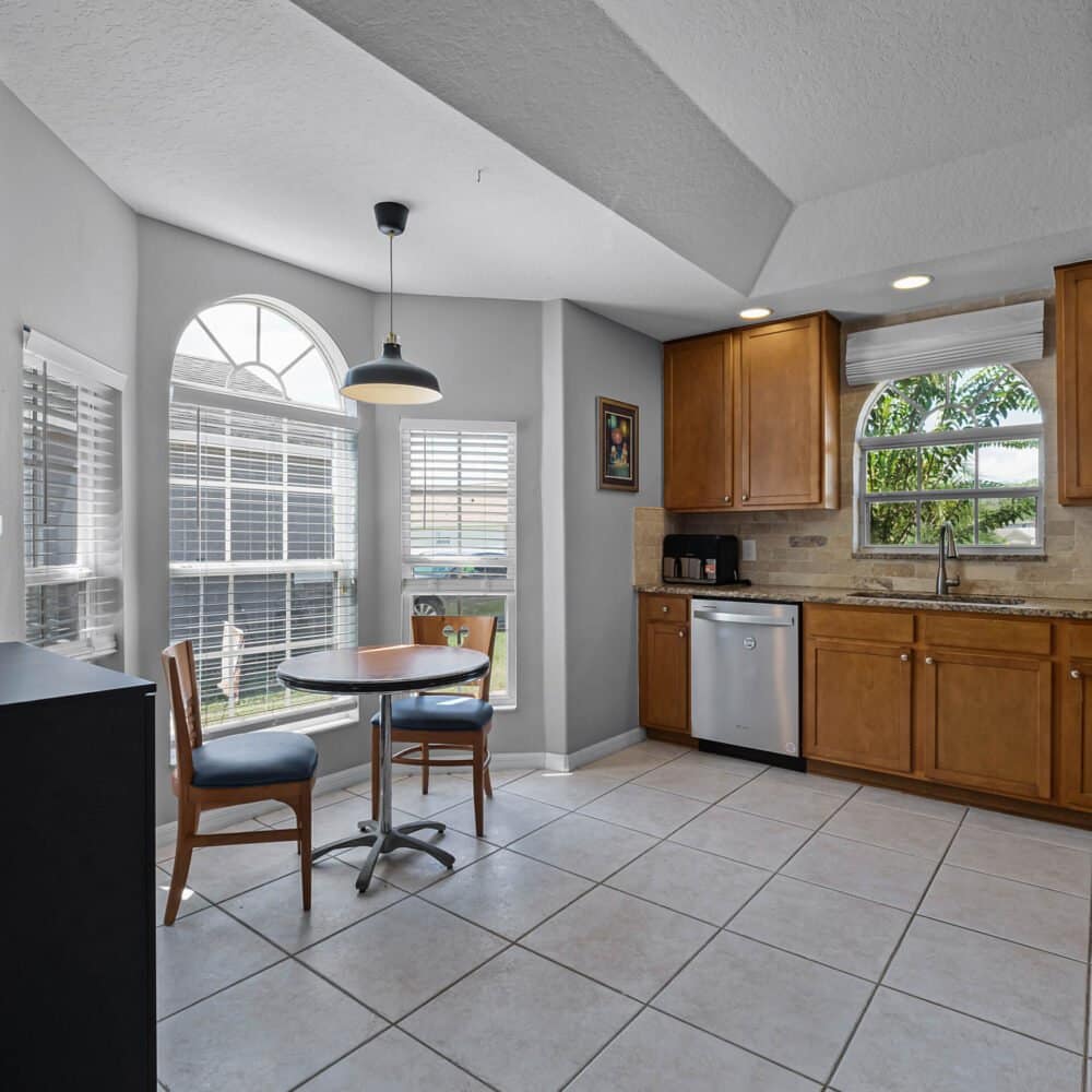 9555-pecky-cypress-way-orlando-fl-32836-09-scaled-1000x1000