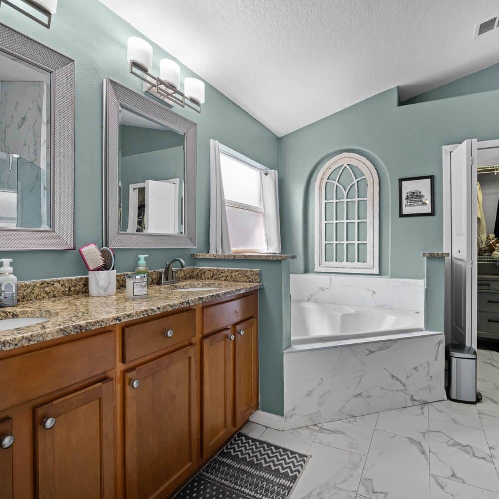 9555-pecky-cypress-way-orlando-fl-32836-22-scaled-1000x1000