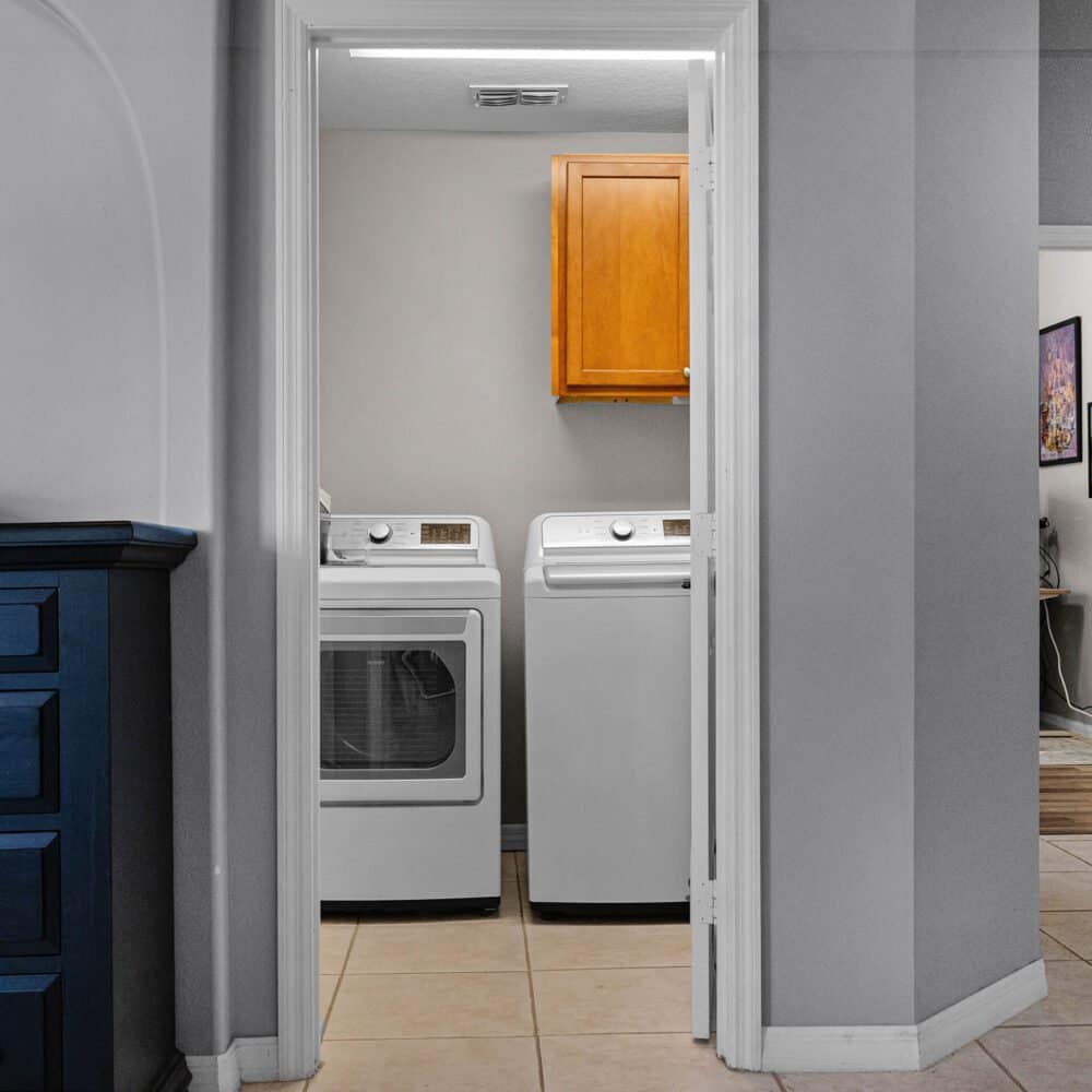 9555-pecky-cypress-way-orlando-fl-32836-24-scaled-1000x1000