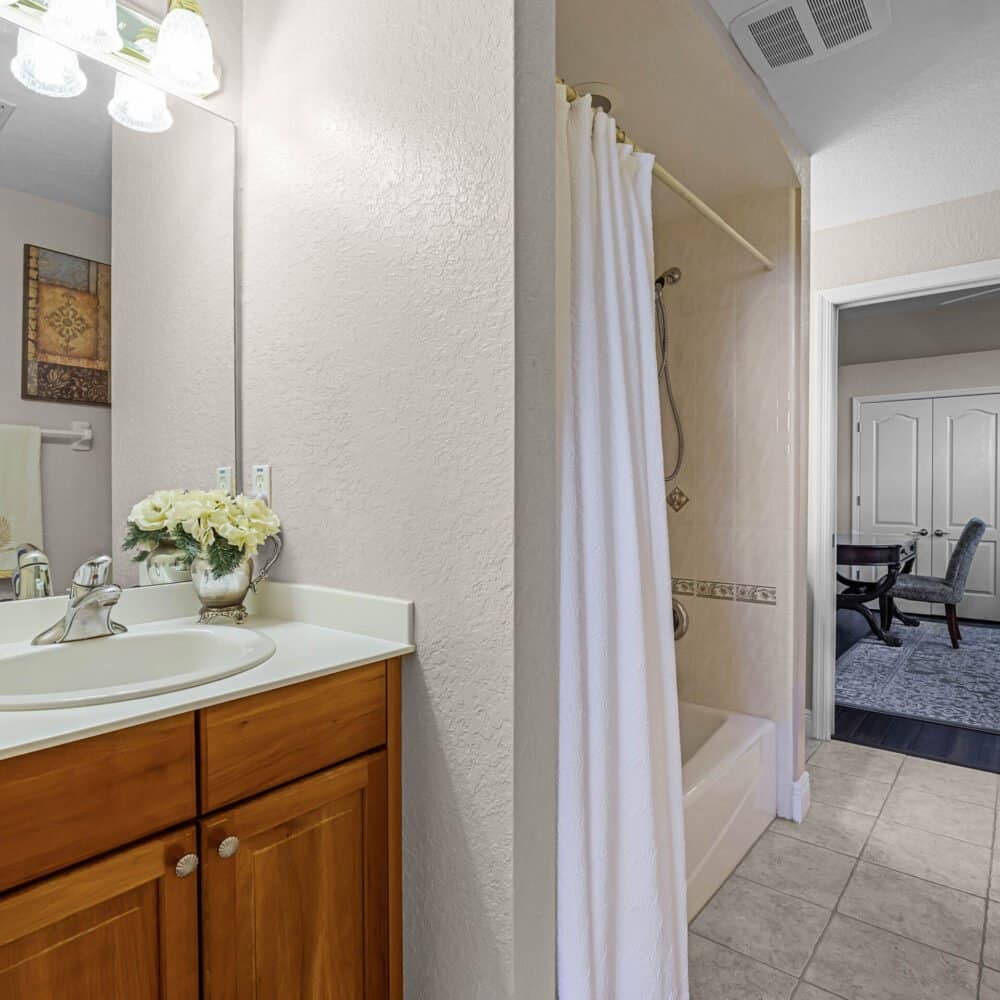 12447-lake-valley-drive-clermont-fl-34711-27-scaled-1000x1000