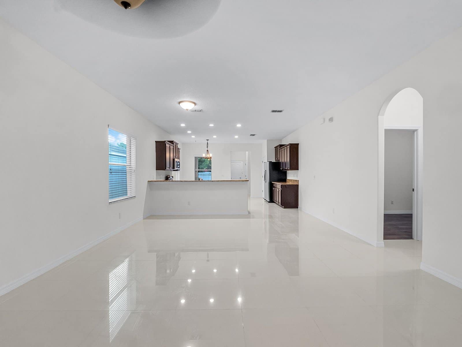 large-01974087-4eb4-72e6-a10d-8e877783c321