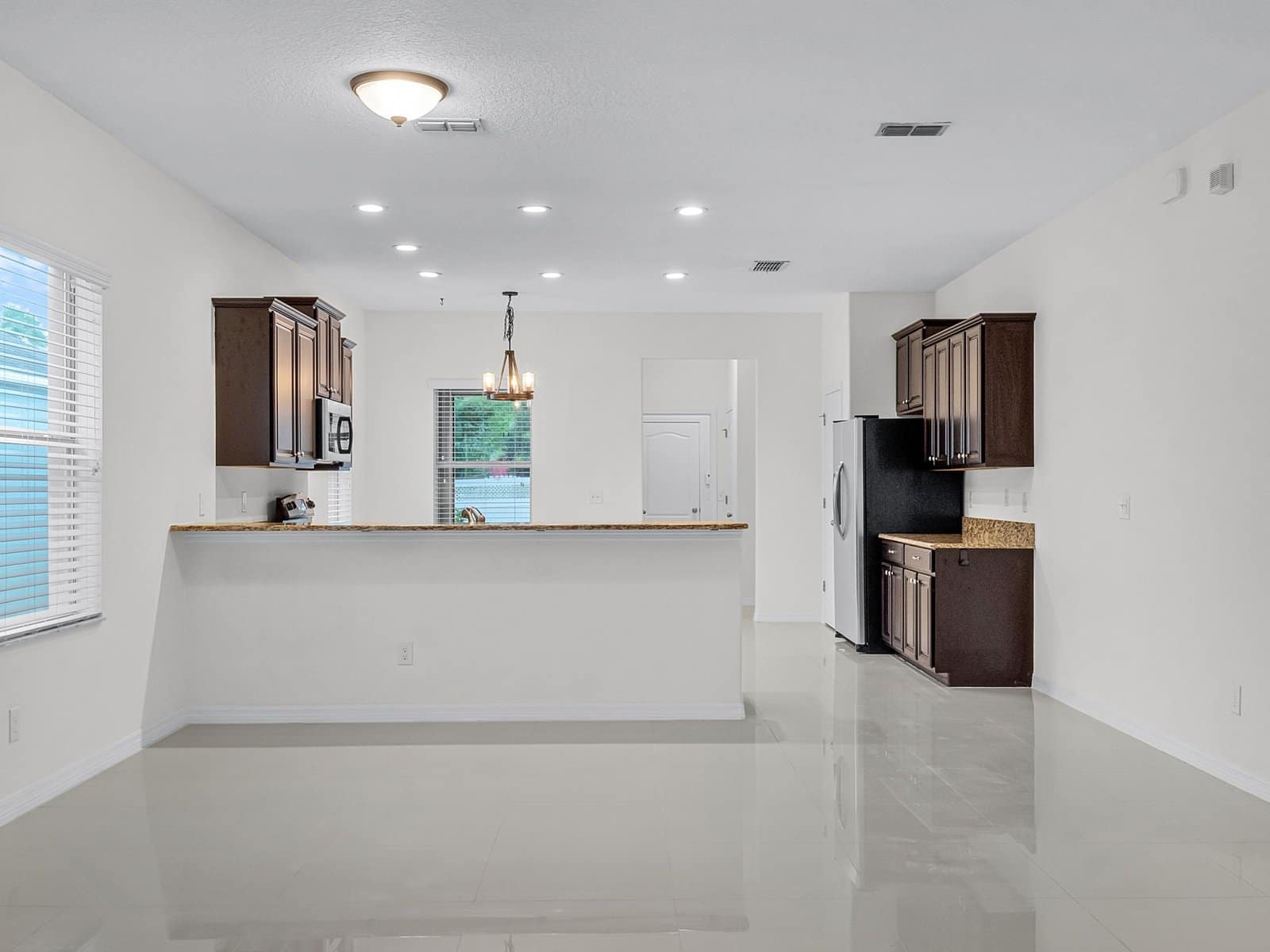 large-01974087-4ef9-7363-ac5d-b7d60ede1107