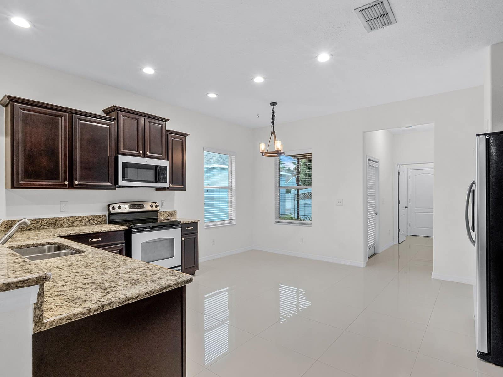 large-01974087-4f81-7202-9157-6a67f104fd07