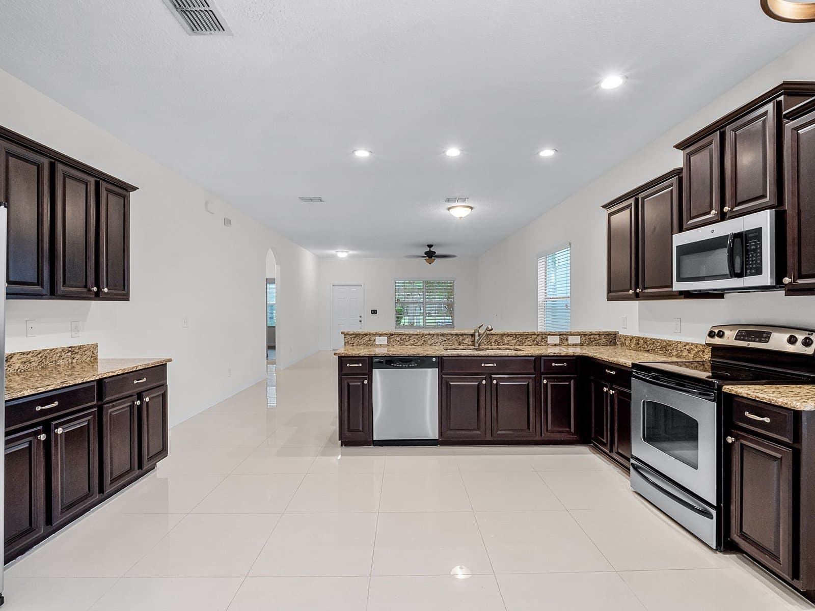 large-01974087-5005-7143-849f-6595063226b8