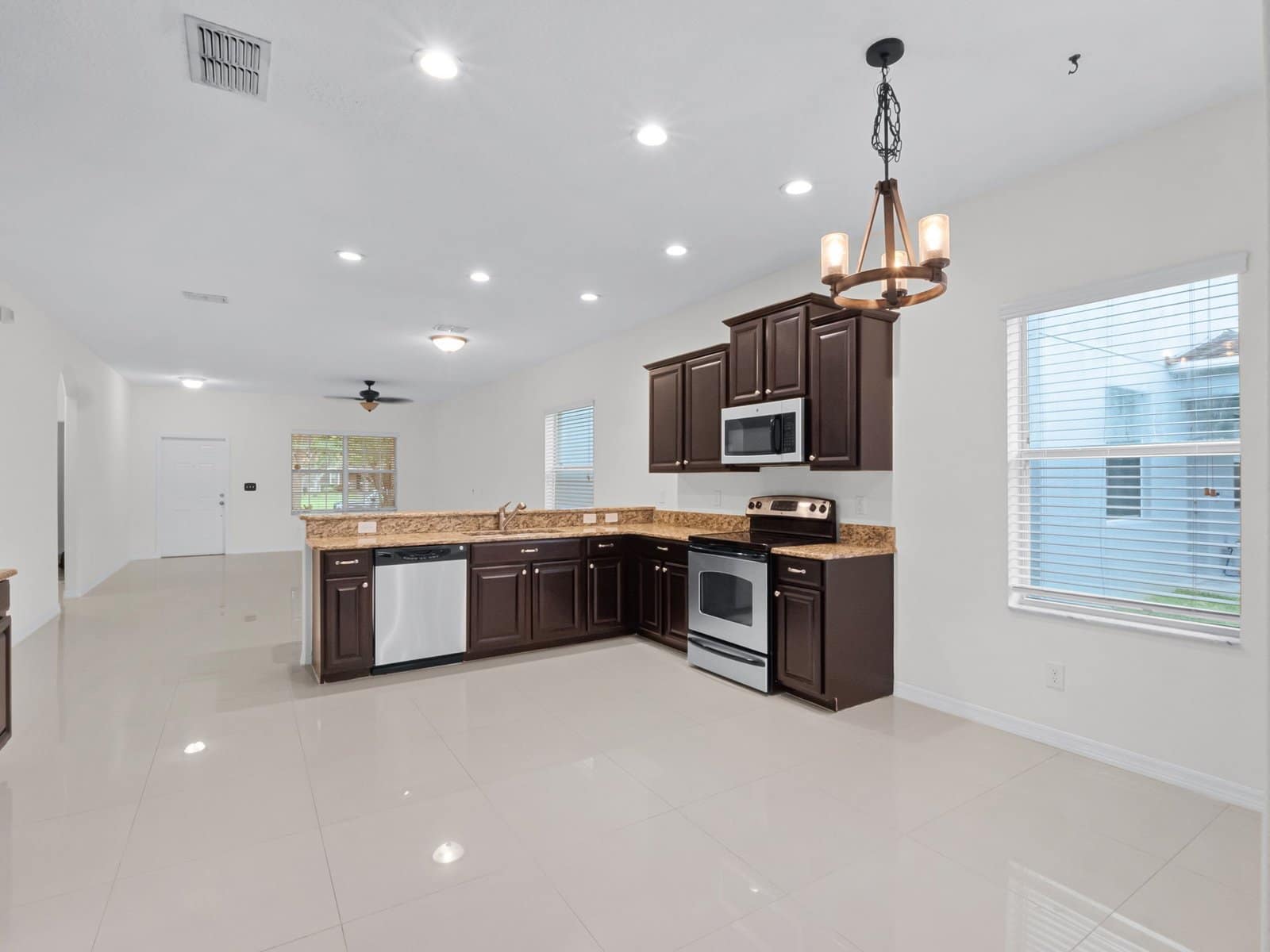 large-01974087-5035-706f-9a2a-7d432bc4cc07