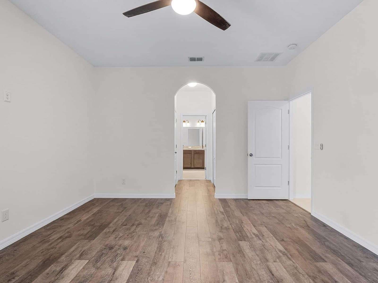 large-01974087-518b-709c-afde-cd65f526b06c