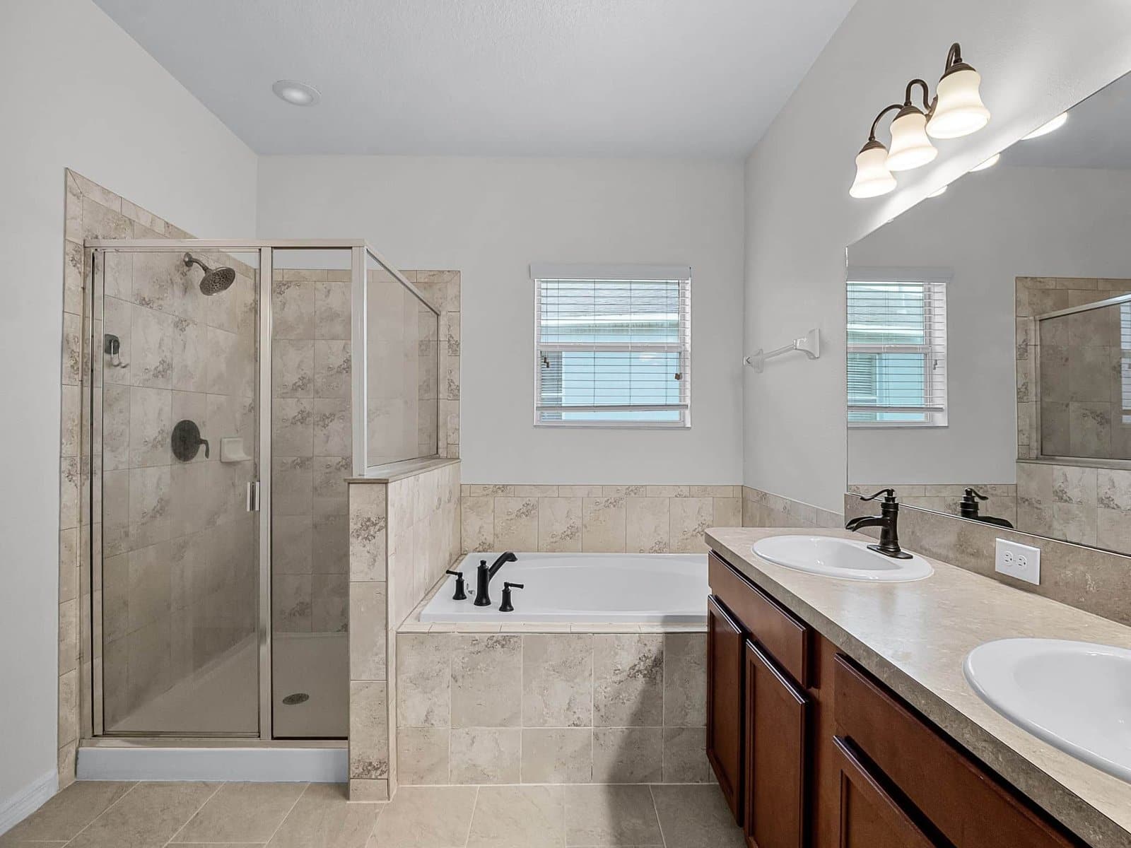 large-01974087-51fd-713b-b0b0-1eb64023d713