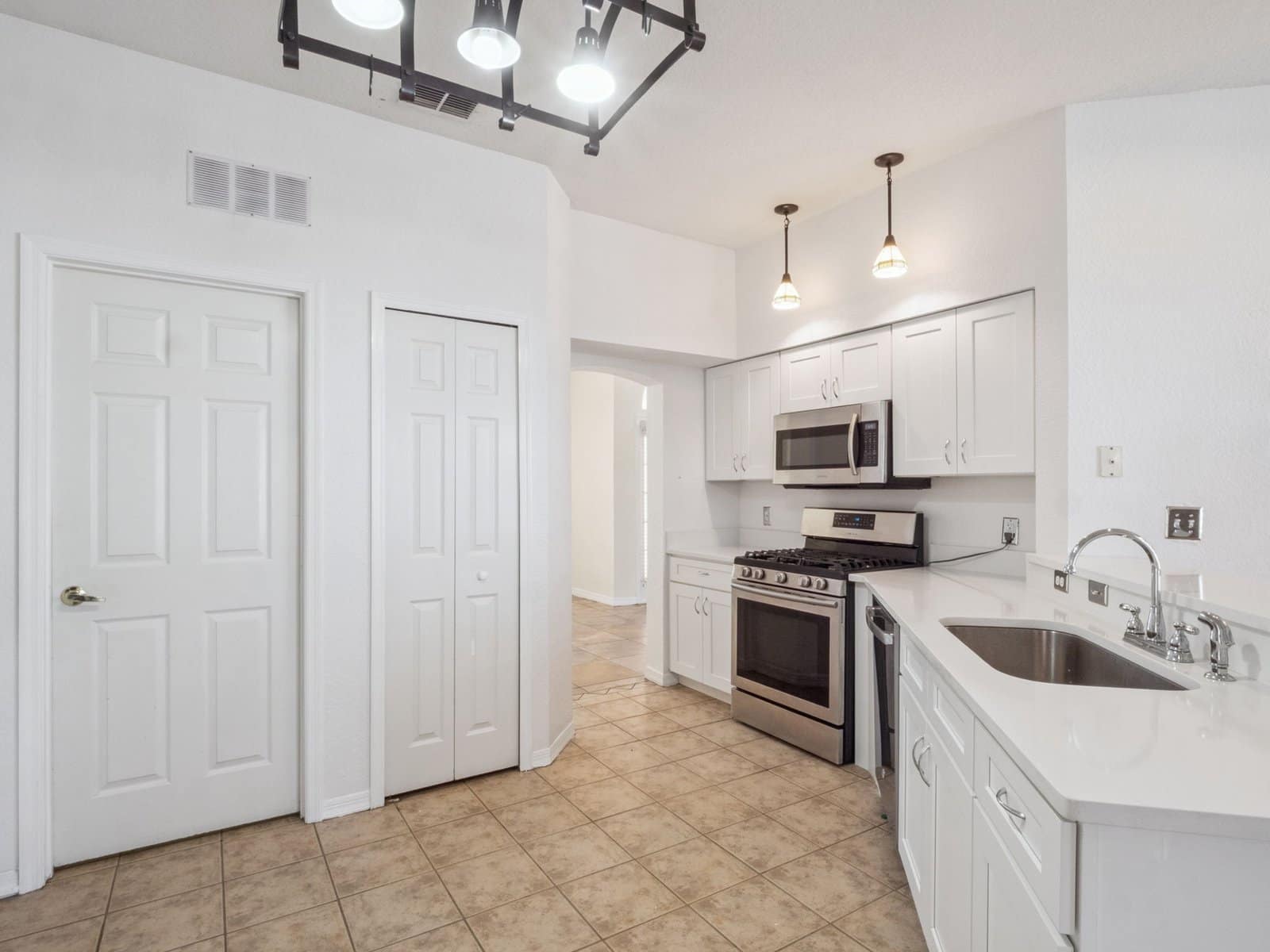 21-web-or-mls-808_High_Pointe_Cir__Minneola__FL_34715-18523_P1617729