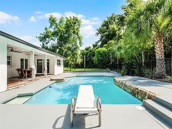 6769ff82ba706d9a7112e355e4caed84-cc_ft_576