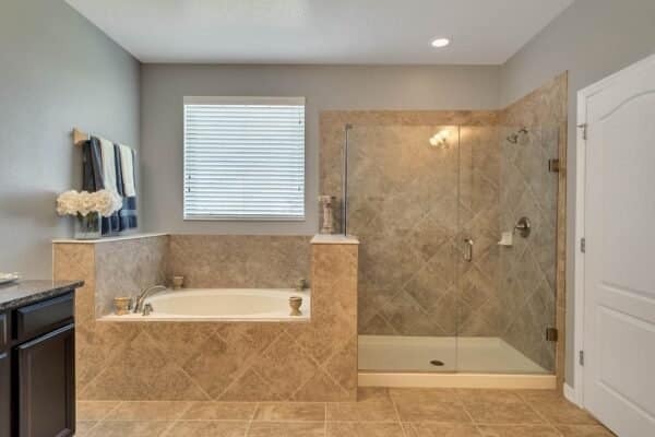 15890-Citrus-Grove-Loop-Winter-Garden-FL-34787-17-Master-Bathroom-600x400