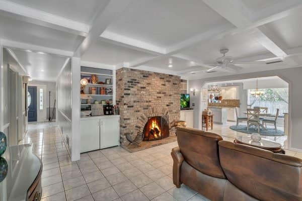 1421-Crescent-Lake-Dr-Windermere-FL-34786-09-Family-Room-600x400-2 1421-Crescent-Lake-Dr-Windermere-FL-34786-09-Family-Room-600x400-2