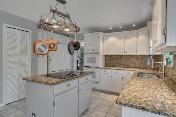 1421-Crescent-Lake-Dr-Windermere-FL-34786-14-Kitchen-600x400-2 1421-Crescent-Lake-Dr-Windermere-FL-34786-14-Kitchen-600x400-2