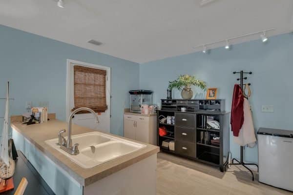 1421-Crescent-Lake-Dr-Windermere-FL-34786-17-Bonus-Room-600x400-2 1421-Crescent-Lake-Dr-Windermere-FL-34786-17-Bonus-Room-600x400-2