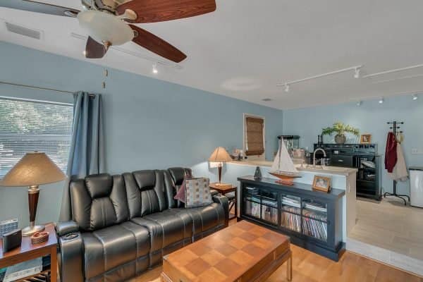 1421-Crescent-Lake-Dr-Windermere-FL-34786-18-Bonus-Room-600x400-2 1421-Crescent-Lake-Dr-Windermere-FL-34786-18-Bonus-Room-600x400-2
