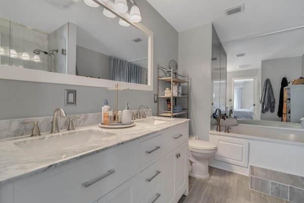 1421-Crescent-Lake-Dr-Windermere-FL-34786-21-Master-Bathroom-600x400-2 1421-Crescent-Lake-Dr-Windermere-FL-34786-21-Master-Bathroom-600x400-2