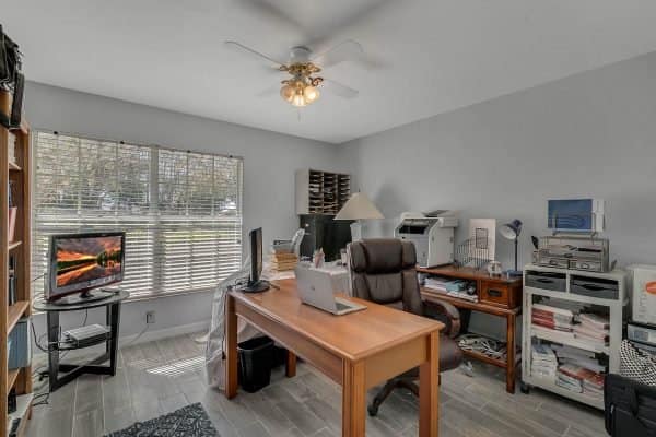 1421-Crescent-Lake-Dr-Windermere-FL-34786-25-Bedroom-600x400-2 1421-Crescent-Lake-Dr-Windermere-FL-34786-25-Bedroom-600x400-2