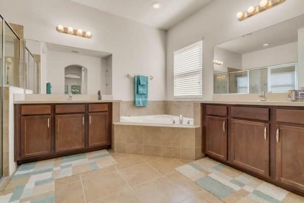 15522-Sandfield-Loop-Winter-Garden-FL-34787-18-Master-Bathroom-600x400-1 15522-Sandfield-Loop-Winter-Garden-FL-34787-18-Master-Bathroom-600x400-1