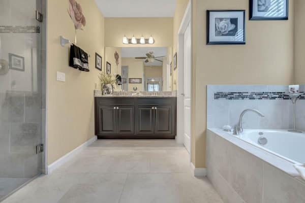 15390-Sandfield-Loop-Winter-Garden-FL-34787-17-Master-Bathroom-600x400-1 15390-Sandfield-Loop-Winter-Garden-FL-34787-17-Master-Bathroom-600x400-1
