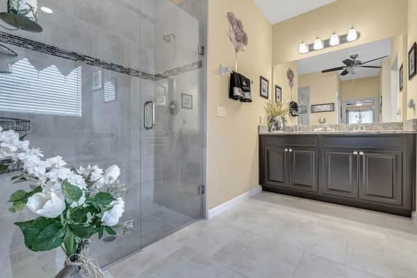 15390-Sandfield-Loop-Winter-Garden-FL-34787-18-Master-Bathroom-600x400-1 15390-Sandfield-Loop-Winter-Garden-FL-34787-18-Master-Bathroom-600x400-1