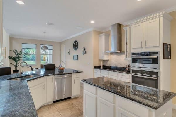 11637-Brickyard-Pond-Ln-Windermere-FL-34786-10-Kitchen-600x400-1