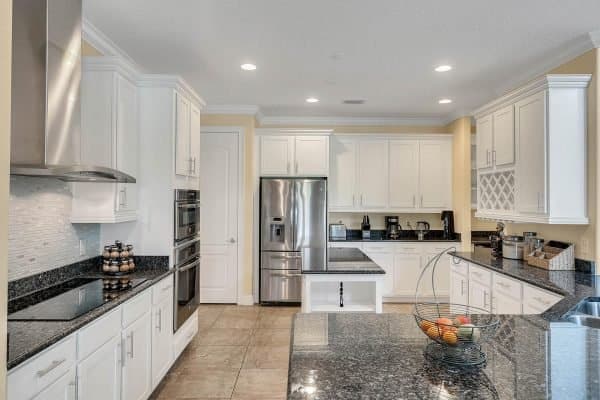 11637-Brickyard-Pond-Ln-Windermere-FL-34786-12-Kitchen-600x400-1
