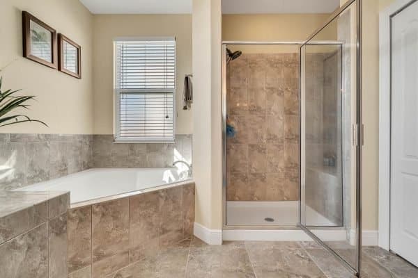 11637-Brickyard-Pond-Ln-Windermere-FL-34786-37-Master-Bathroom-600x400-1