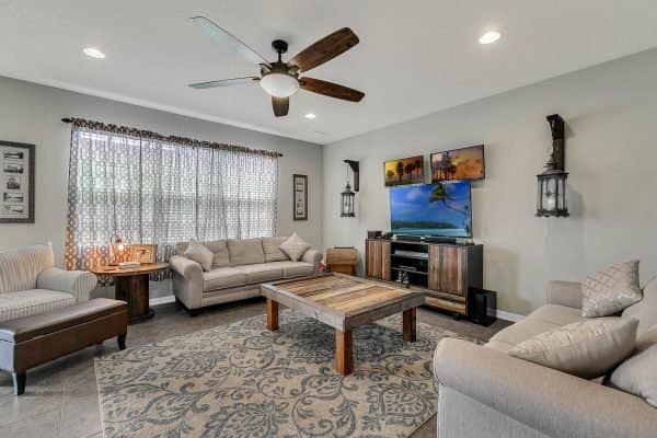 2989-Park-Meadow-Dr-Apopka-FL-32703-04-Family-Room-600x400-1