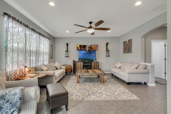 2989-Park-Meadow-Dr-Apopka-FL-32703-05-Family-Room-600x400-1