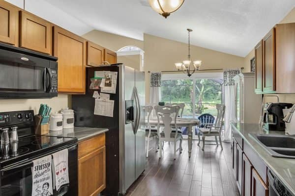 633-Remington-Oak-Dr-Lake-Mary-FL-32746-14-Kitchen-600x400-1