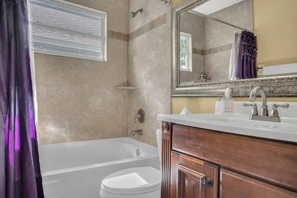 633-Remington-Oak-Dr-Lake-Mary-FL-32746-20-Bathroom-600x400-1