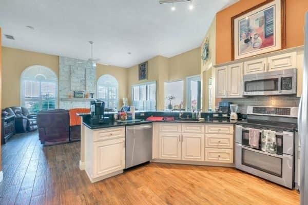 7977-Canyon-Lake-Cir-Orlando-FL-18-600x400-1