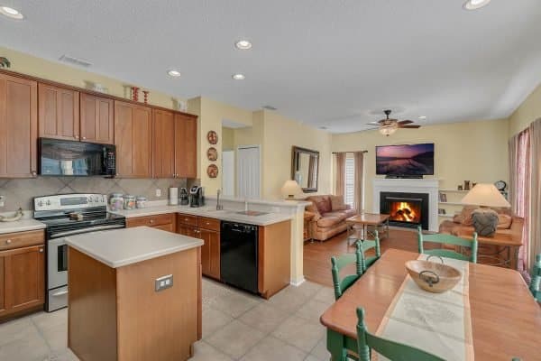 2115-Wintermere-Pointe-Dr-Winter-Garden-FL-34787-21-Kitchen-600x400-1 2115-Wintermere-Pointe-Dr-Winter-Garden-FL-34787-21-Kitchen-600x400-1