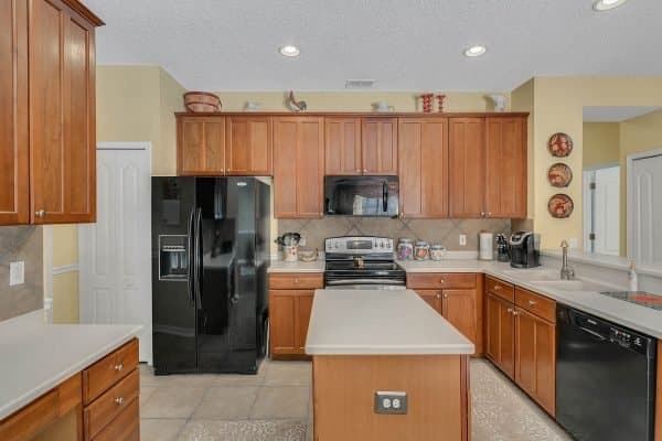 2115-Wintermere-Pointe-Dr-Winter-Garden-FL-34787-22-Kitchen-600x400-1 2115-Wintermere-Pointe-Dr-Winter-Garden-FL-34787-22-Kitchen-600x400-1