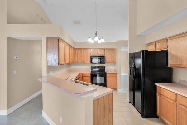 807-Rivecon-Ave-Orlando-FL-32825-08-600x400-1