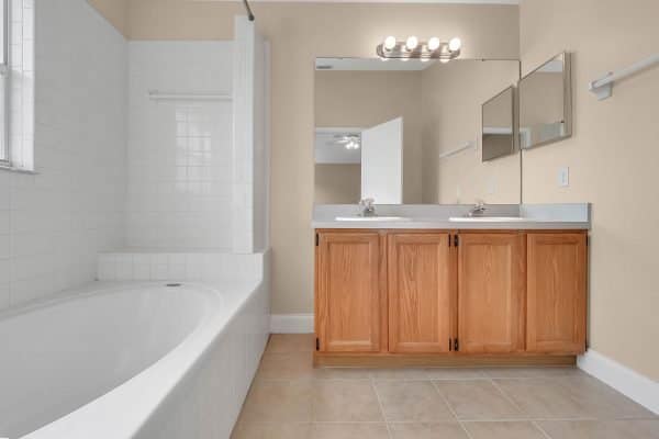 807-Rivecon-Ave-Orlando-FL-32825-18-600x400-1