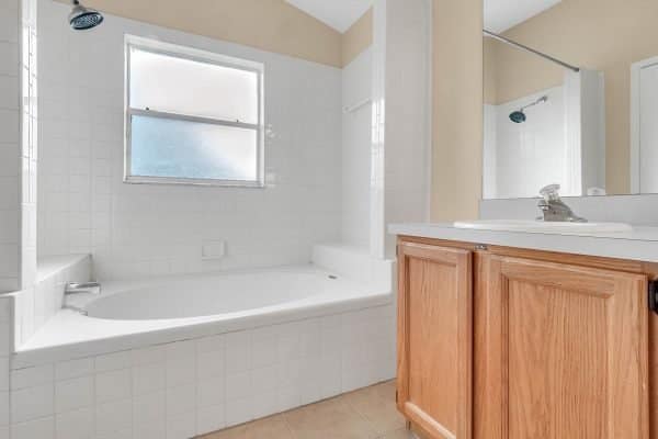 807-Rivecon-Ave-Orlando-FL-32825-19-600x400-1