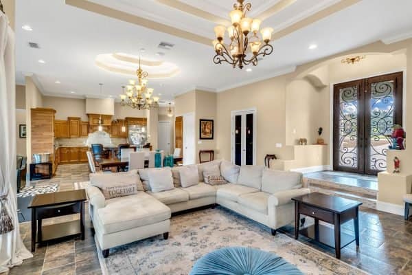 10125-Colt-Lane-Winter-Garden-FL-34787-10-Family-Room-600x400-1