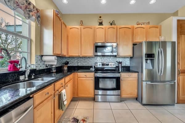 10626-Golden-Cypress-Ct-Orlando-FL-32836-11-Kittchen-600x400-1