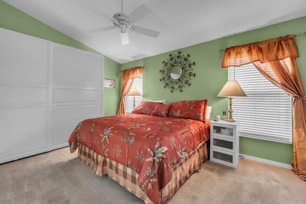 10626-Golden-Cypress-Ct-Orlando-FL-32836-14-Master-Bedroom-600x400-1