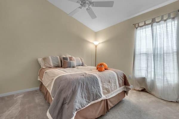 10626-Golden-Cypress-Ct-Orlando-FL-32836-19-Bedroom-600x400-1