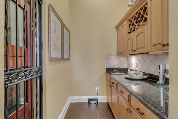 5424-Water-Creek-Dr-Windermere-FL-34786-41-Pantry-600x400-1