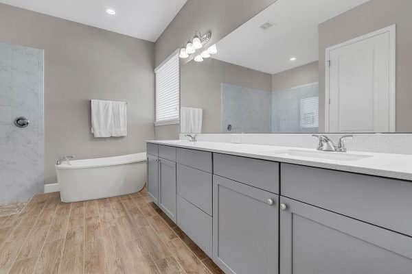 7407-Pomelo-Grove-Dr-Winter-Garden-FL-34787-23-Master-Bathroom-600x400-1