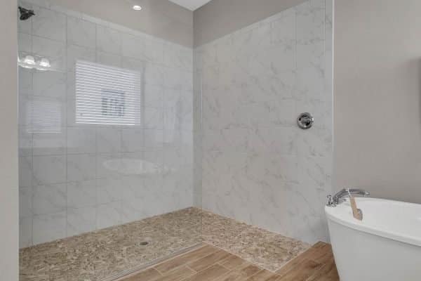 7407-Pomelo-Grove-Dr-Winter-Garden-FL-34787-24-Master-Bathroom-600x400-1