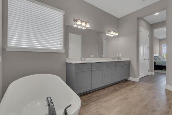 7407-Pomelo-Grove-Dr-Winter-Garden-FL-34787-25-Master-Bathroom-600x400-1