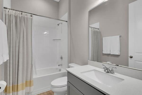 7407-Pomelo-Grove-Dr-Winter-Garden-FL-34787-27-Bathroom-600x400-1