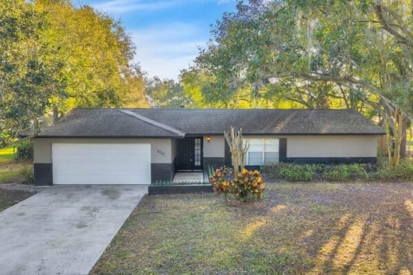 215-Valencia-Shores-Dr-Winter-Garden-FL-34787-01-768x512-1-600x400