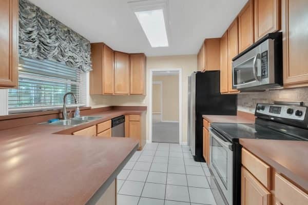 215-Valencia-Shores-Dr-Winter-Garden-FL-34787-19-600x400-1