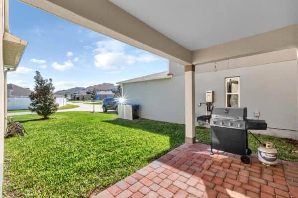 8007-Rail-Street-Winter-Garden-FL-34787-32-Lanai-600x400