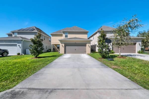 8007-Rail-Street-Winter-Garden-FL-34787-34-Garage-600x400